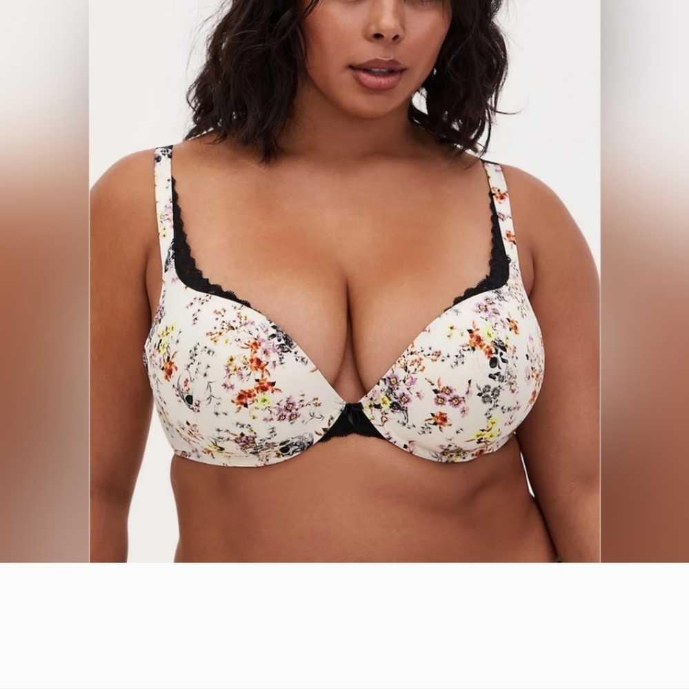 Torrid plunge push-up Bra smooth with lace edge straight back bra